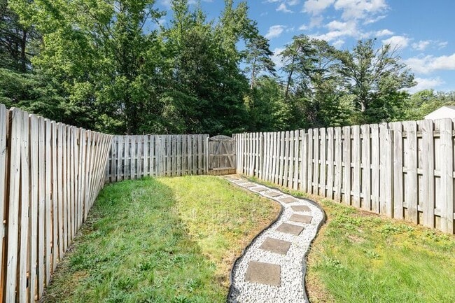 Building Photo - 4003 Canopy Way