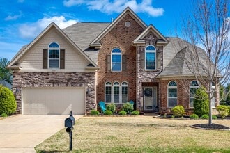 Building Photo - Stunning 4-Bedroom, 3.5-Bath Full Brick Ho...