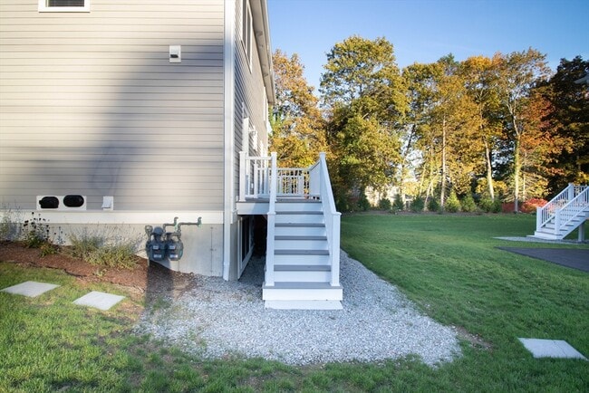 Building Photo - 5 W Chapel St