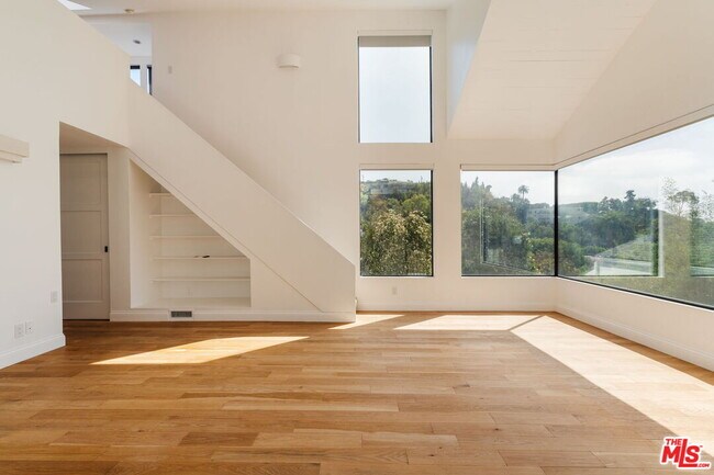 Building Photo - 1355 Bobolink Pl