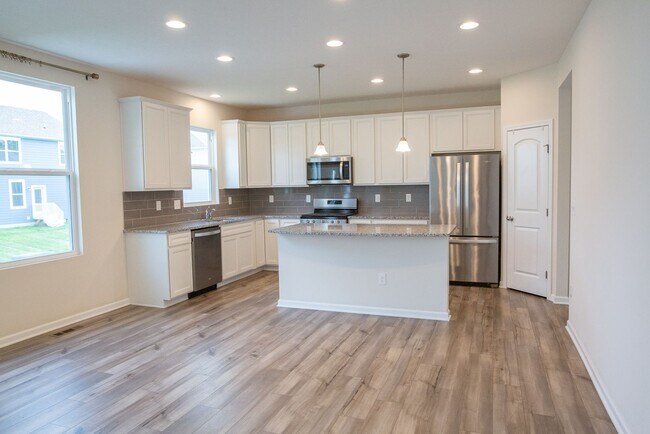 Building Photo - 2845 Beechwood Dr