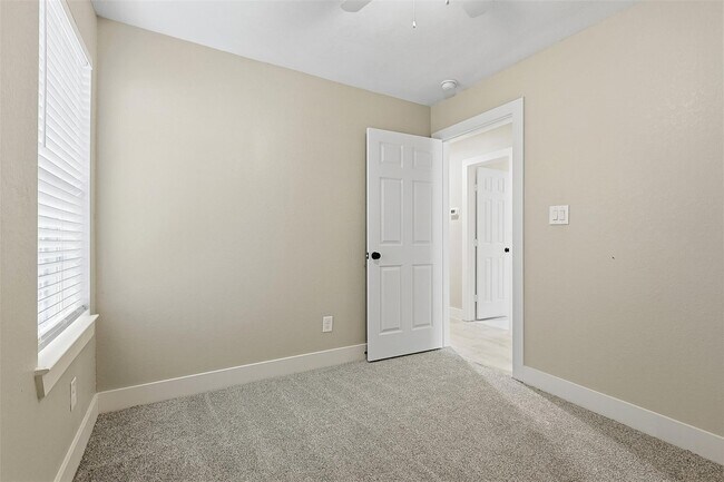 Building Photo - 9716 Fillmore St