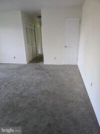 Building Photo - 115 Charlotte Way