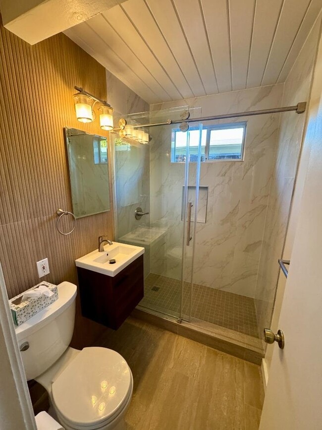 Building Photo - 554 Maple Ave