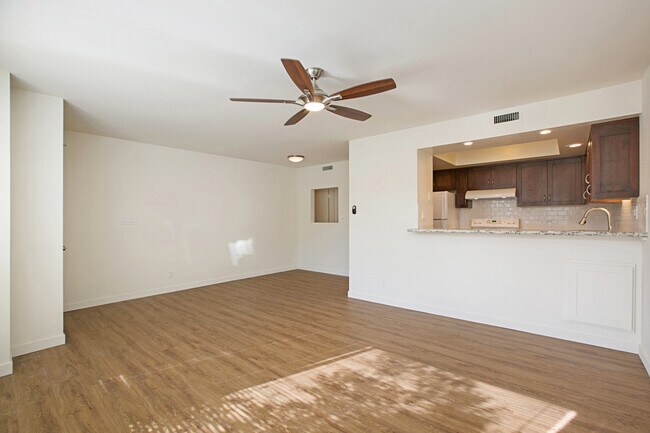 Building Photo - REMODELED 2BD/1BA BEAUTIFUL CROWN POINT CONDO! ONLY $3,795/MO