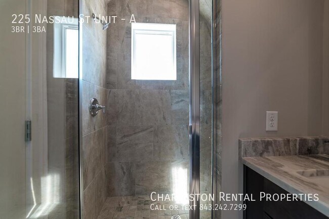 Building Photo - 225 Nassau St