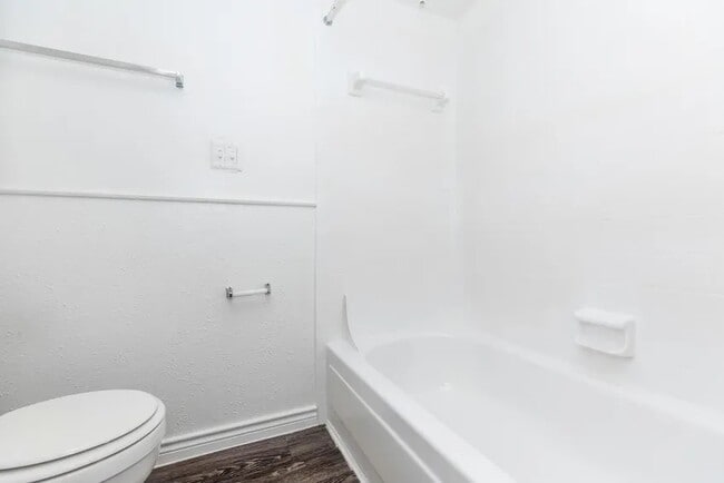 Building Photo - 4400 Memorial Dr