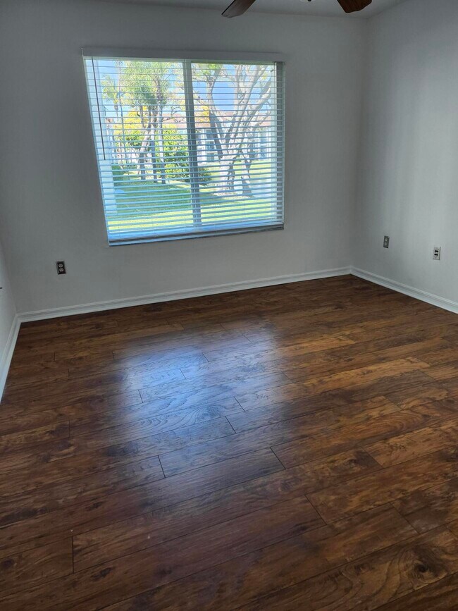 Building Photo - 802 Villa Cir