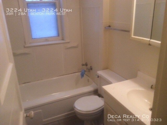 Building Photo - 3 Bedroom Apartment
