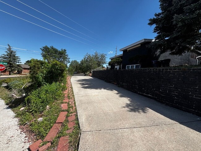 Building Photo - 1730 Converse Ave