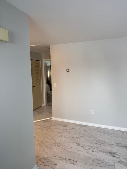 Building Photo - 1704 Rosemont Rd