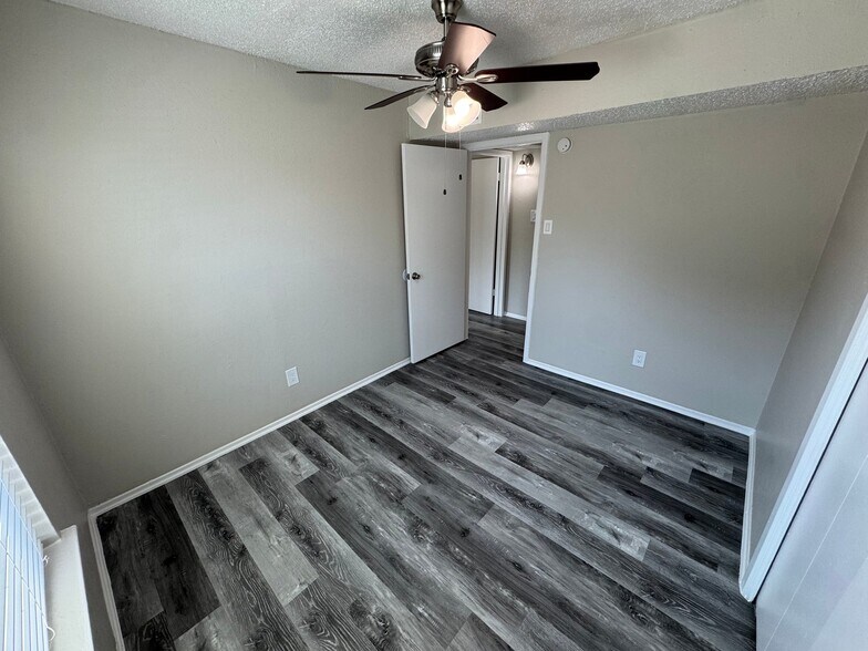 Building Photo - 2010 Estrada Pkwy