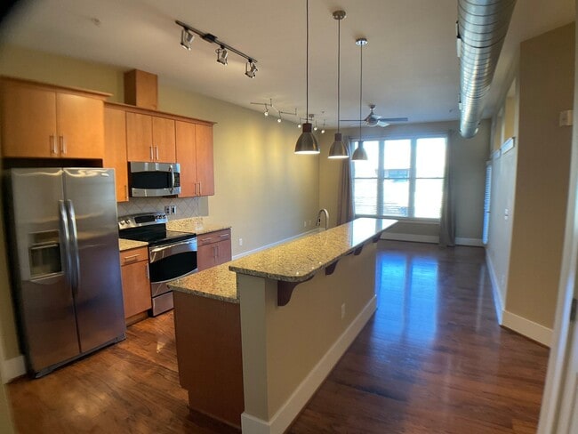 Building Photo - Upscale Condo in Popular Davis Park!
