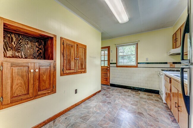 Building Photo - 500 Melrose St