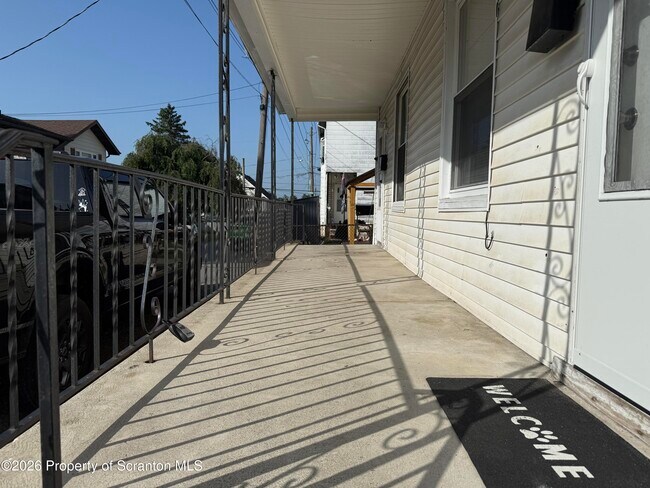Building Photo - 216-216 14th Ave