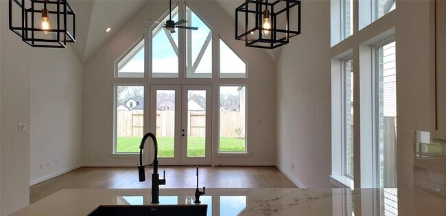 Building Photo - 10611 Hidden Rock Dr