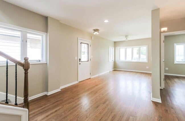 Building Photo - 2418 N 75th Ct