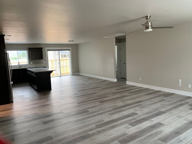 Building Photo - Lovley Home