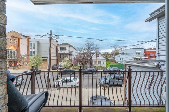 Building Photo - 38 W 20th St