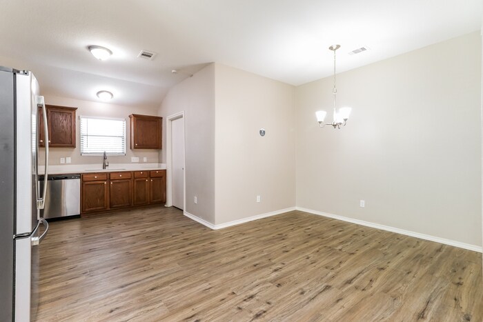 Building Photo - 816 Lightningbug Ln