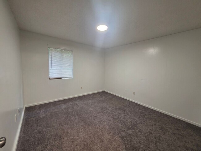 Building Photo - 1208 Bush River Rd