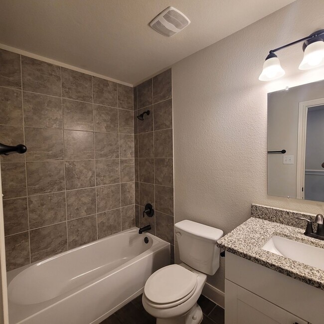 Building Photo - Townhome for rent