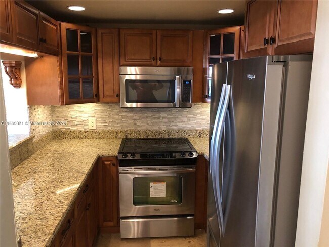 Building Photo - 93 Ventnor E