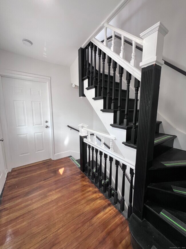 Building Photo - 36 Vermont St