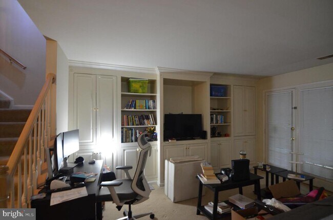 Building Photo - 8173 Boss St