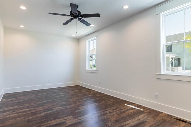 Building Photo - 414 Traditions Blvd