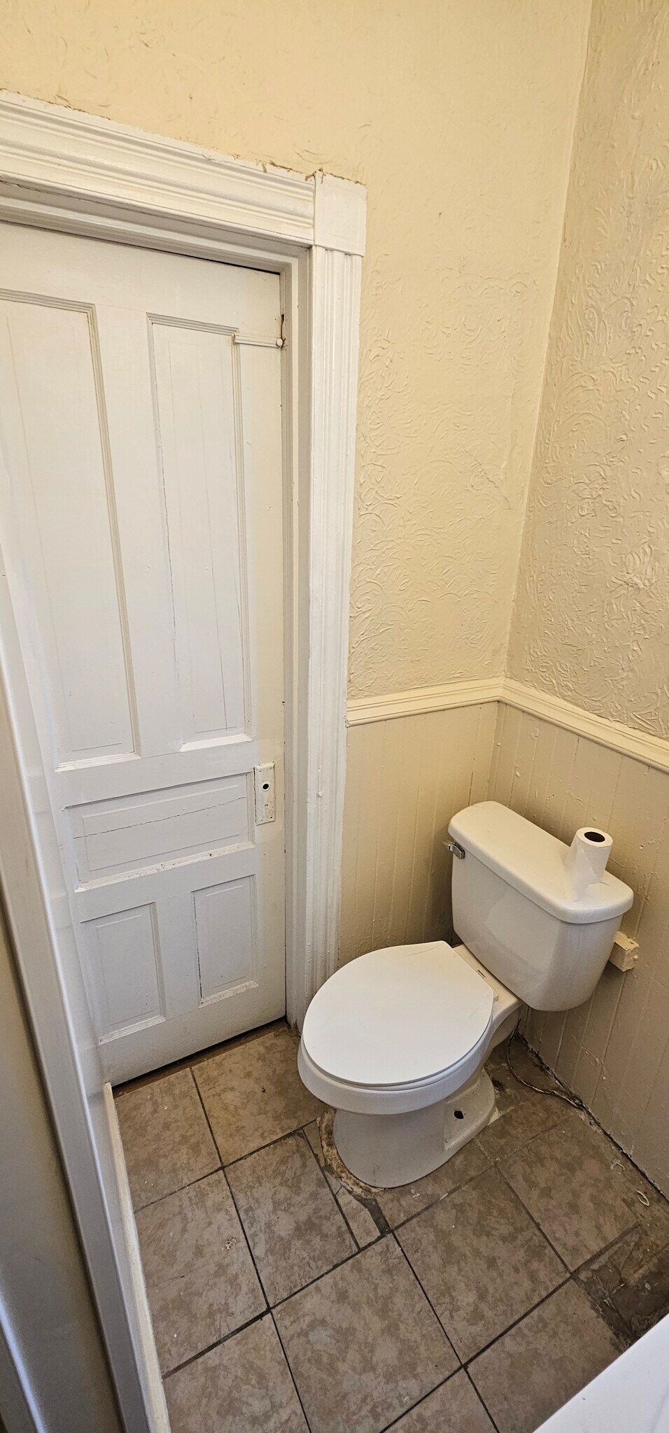 Building Photo - 132 W Douglass St