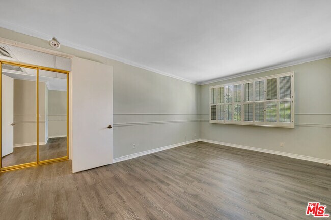 Building Photo - 12124 Goshen Ave