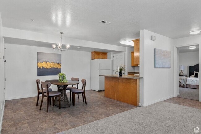 Building Photo - Updated Eagle Mountain Condo