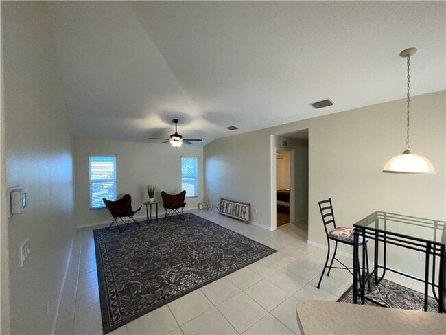 Building Photo - 962 Montrose Ave