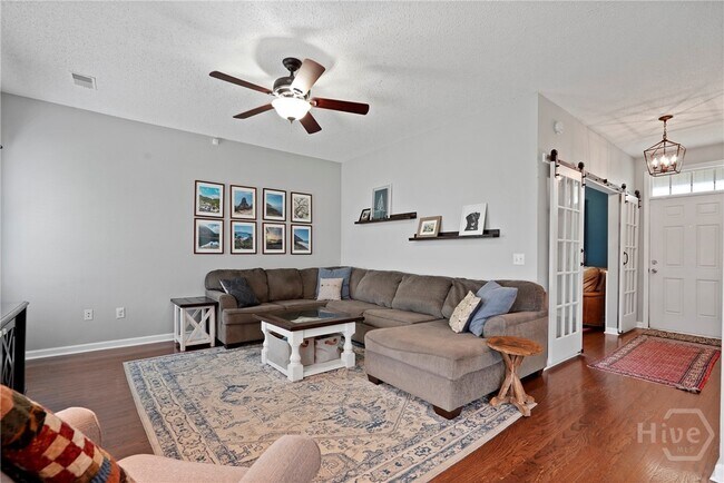 Building Photo - 25 Evergreen Oak Dr