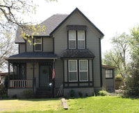 Building Photo - 1810 SW Queen Ave