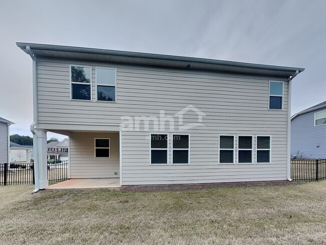 Building Photo - 252 Lake St