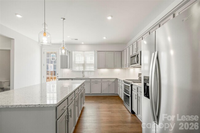 Building Photo - 7113 Brookview Ln