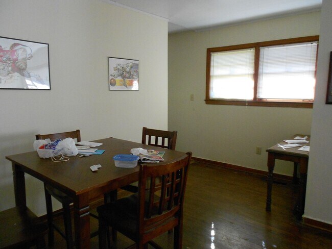 Building Photo - 3 BR, 1 BA