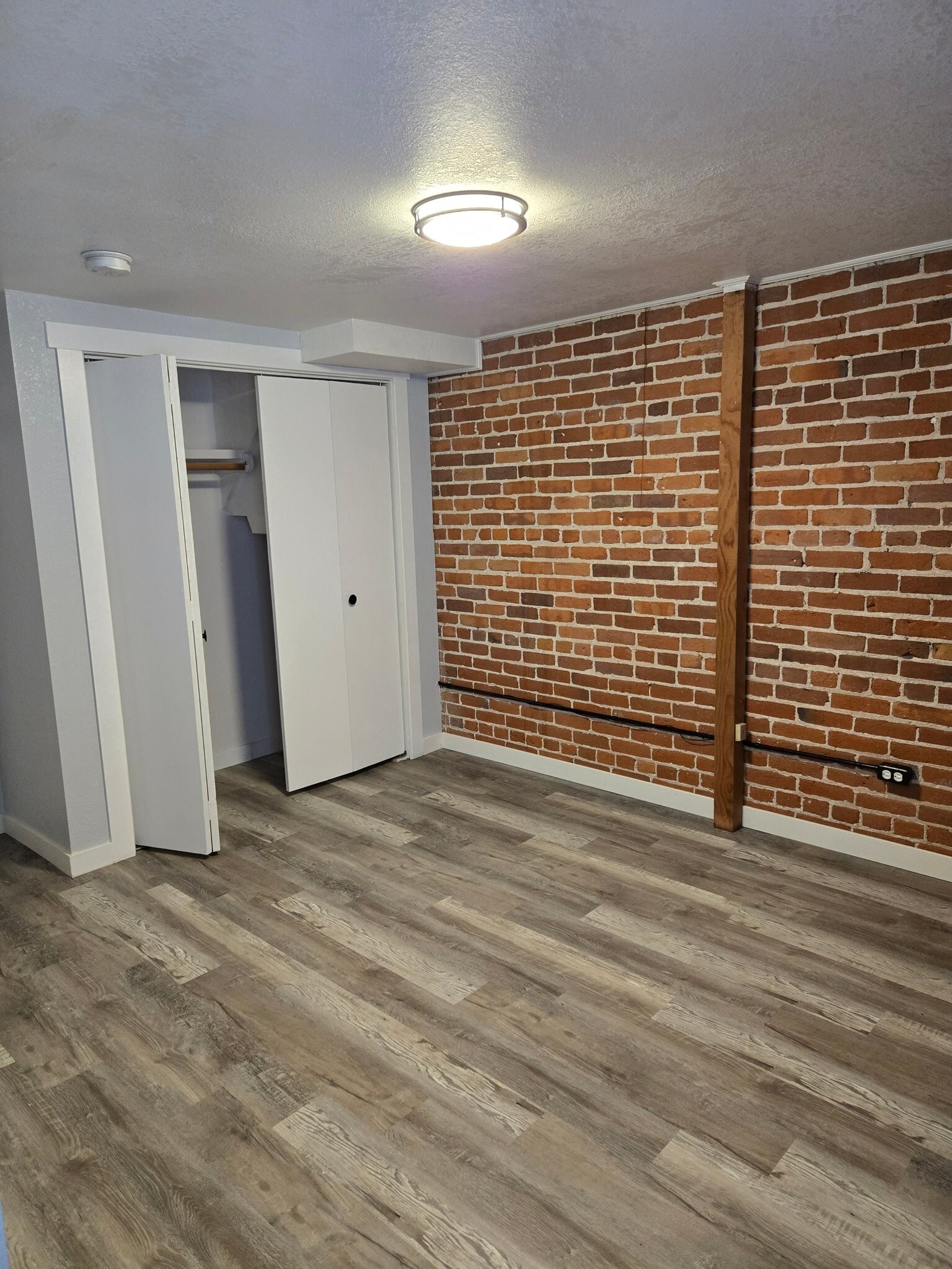 Building Photo - 109 N Kimball Ave