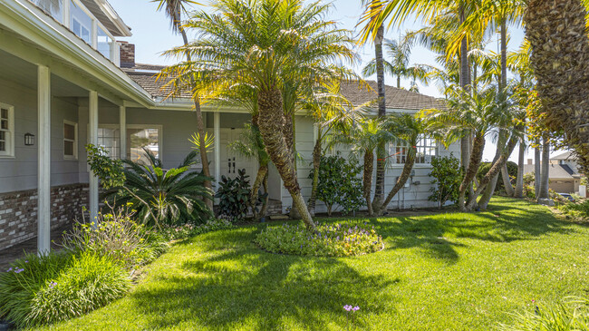 Building Photo - 416 S La Esperanza