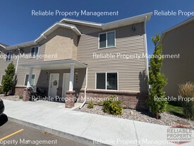 Building Photo - 2015 Lawrence Ln