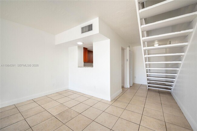 Building Photo - 9220 Fontainebleau Blvd
