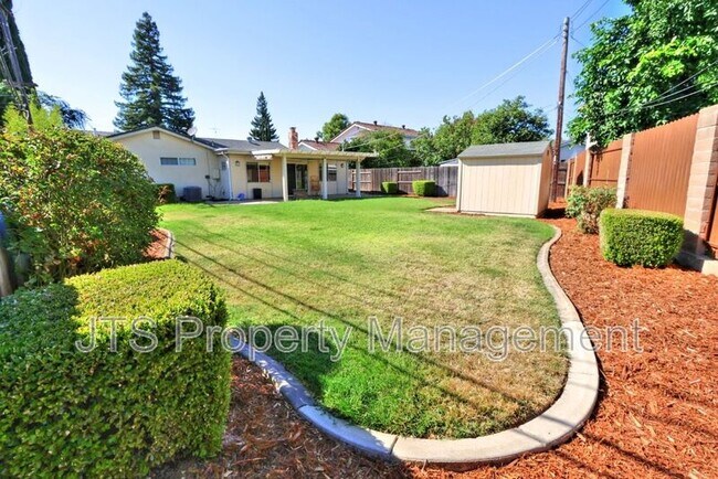 Building Photo - 2128 W La Loma Dr