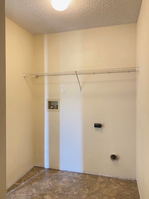 Building Photo - 2292 Harding Cir