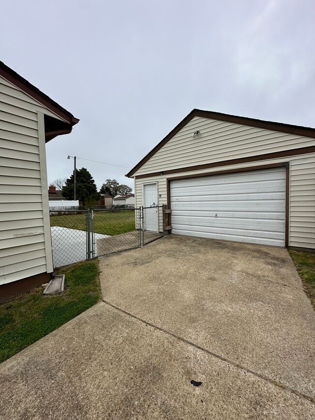 Building Photo - Single Family Home Close to Military bases in Diamond Springs Rd. area