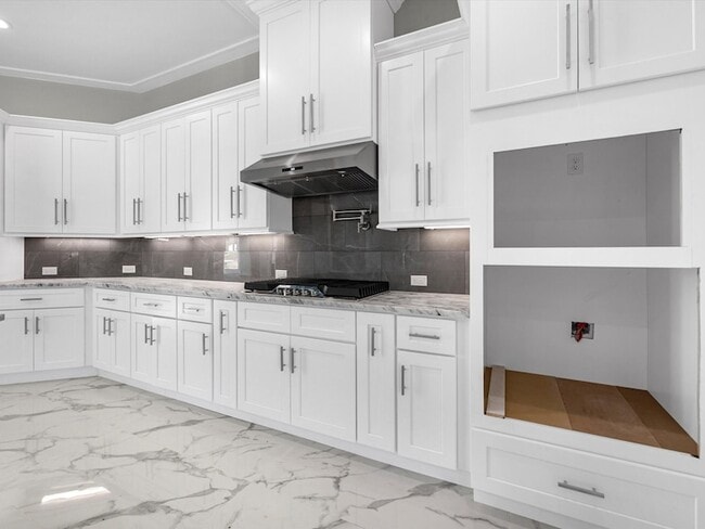 Building Photo - 3135 Kermes Dr