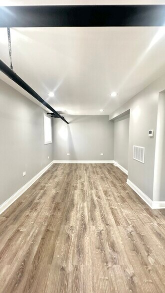 Building Photo - 1214 W Rosemont Ave