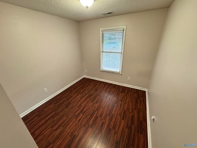 Building Photo - 235 Shadowbrook Ln NE