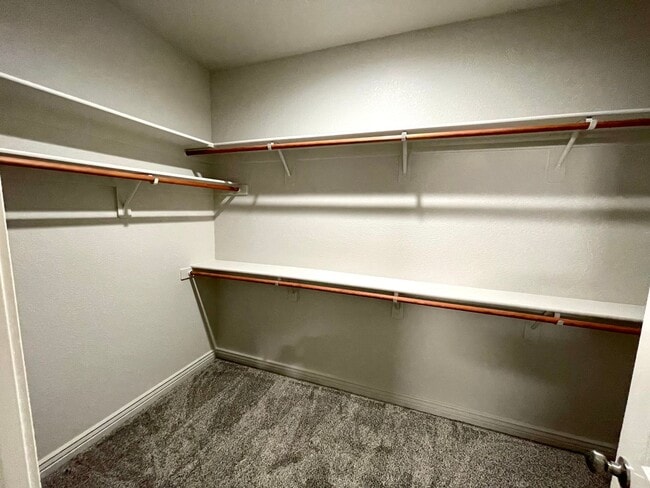 Building Photo - Beautiful 3 Bedroom 2 Bathroom Home!